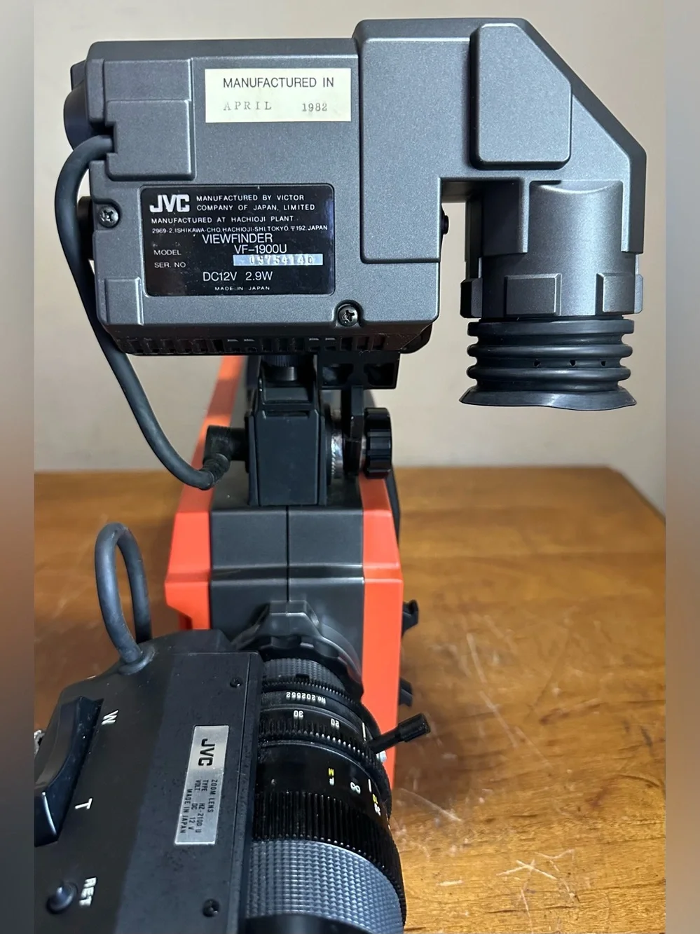JVC Model KY-1900CH Portable Tree-Tube Professional Color Video Camera Camcorder